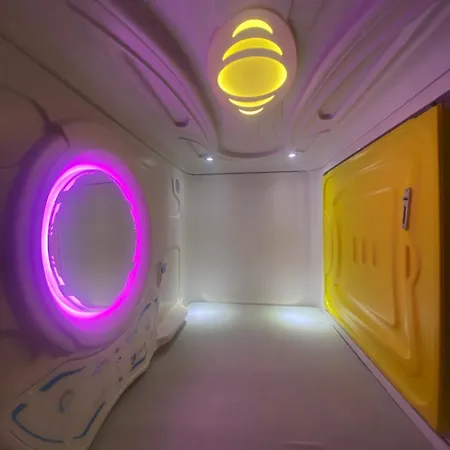 Hostel Mermaid Space Capsule *