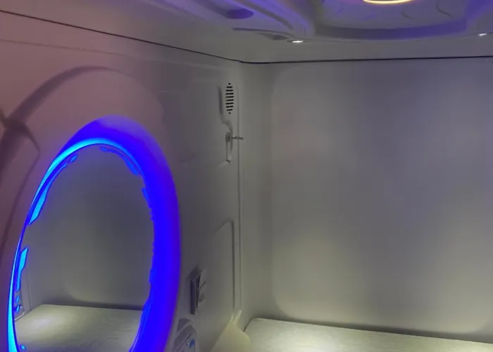 אכסניה Mermaid Space Capsule