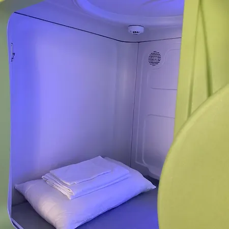 Hostel Mermaid Space Capsule *