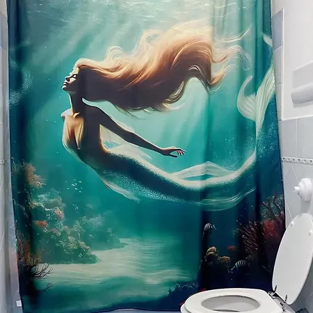 Mermaid Space Capsule אכסניה *