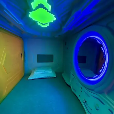 Hostel Mermaid Space Capsule *