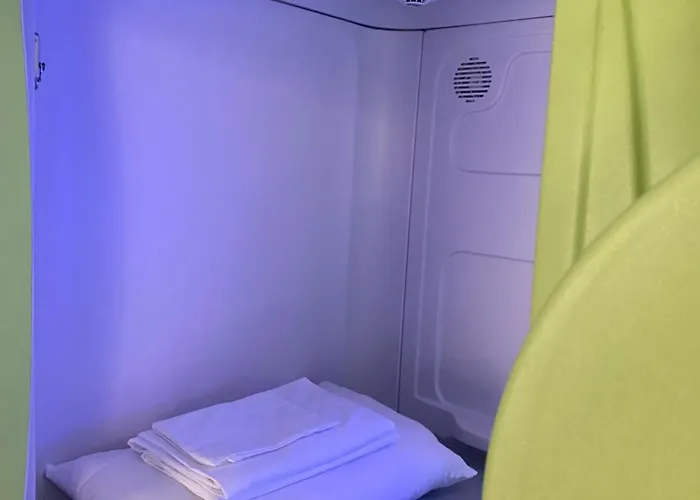 Hostel Mermaid Space Capsule *