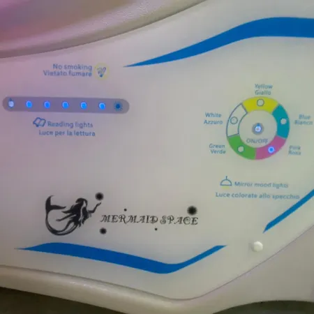 Mermaid Space Capsule ホステル パレルモ