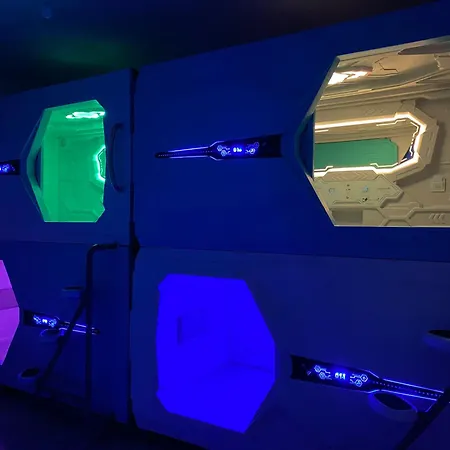 ホステル Mermaid Space Capsule *