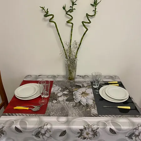 Mermaid Space Capsule ホステル パレルモ